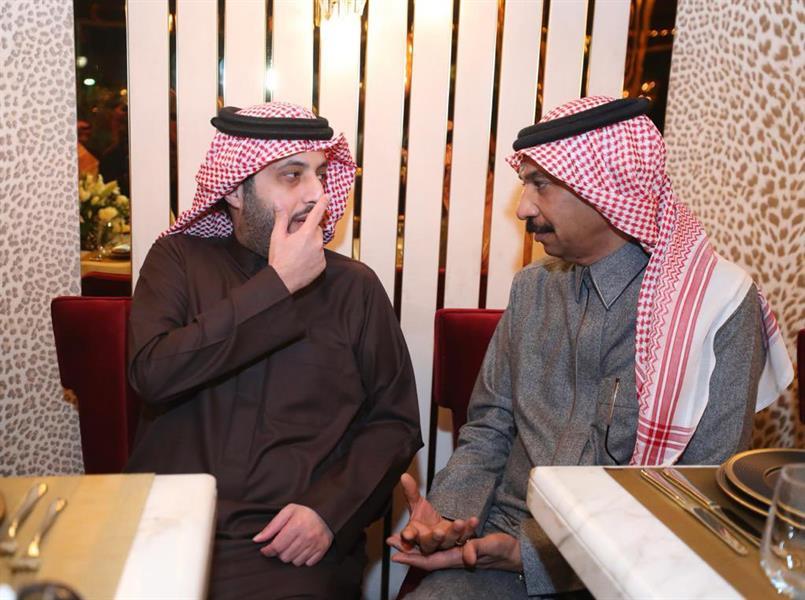 عبادي الجوهر ينشر فيديو للحظة وصول تركي آل الشيخ لافتتاح "اللاونج".. ويعلق عليه: "جيتك غالية"