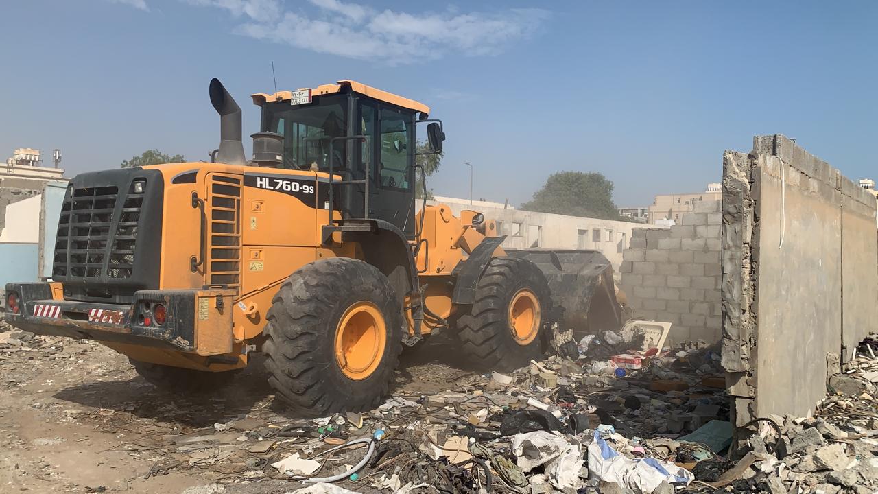 بلدية الجبيل تبدأ بإزالة 9 مباني آيلة للسقوط