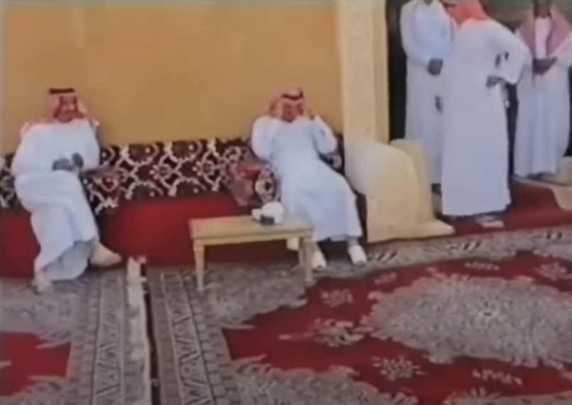 مقطع يعرض لأول مرة الملك فهد والملك سلمان في ضيافة الأمير عبدالعزيز