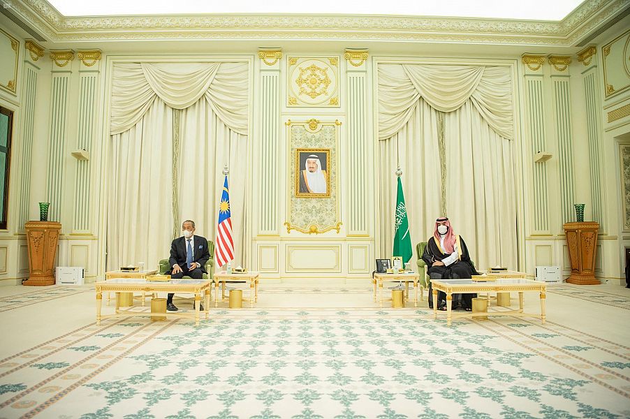 ولي العهد يجتمع مع رئيس الوزراء الماليزي ويشهدان التوقيع على 3 اتفاقيات بين البلدين