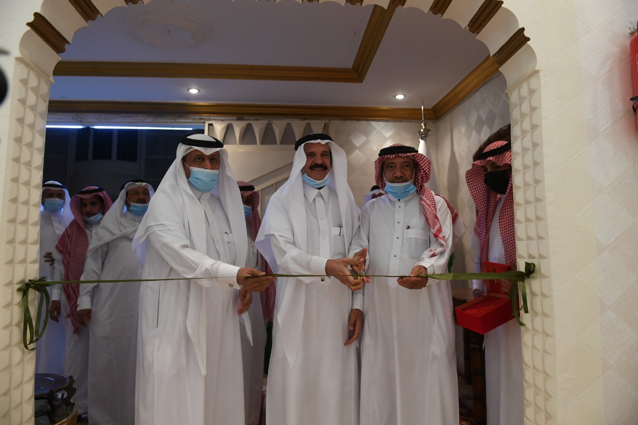 المالك يفتتح مقر هيئة الصحفيين السعوديين بالطائف
