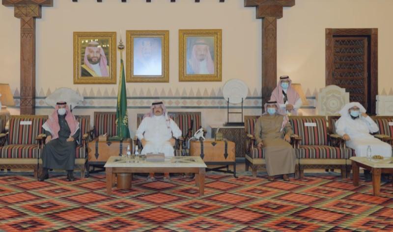 أمير عسير لمنسوبي الإمارة: افتحوا أبوابكم لقضاء حوائج المواطنين والمقيمين