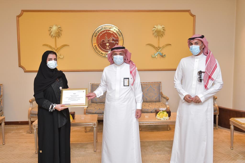 "المهدي" يُكرم الكلية الجامعية بالجبيل نظير فوزها بمسابقة تحدي "تصميم المدن الذكية"