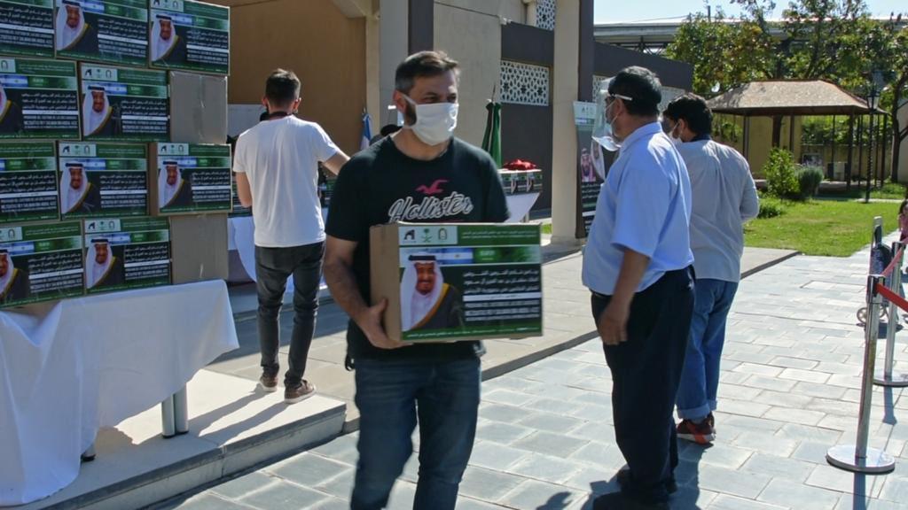 يستهدف إطعام 20 ألف صائم .. تدشين برنامج خادم الحرمين لتفطير الصائمين ب‏الأرجنتين (صور)