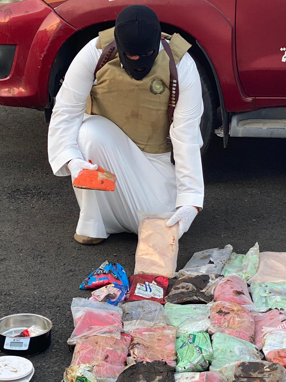 القبض على مواطن استقبل كمية من المواد المخدرة بصبيا بغرض ترويجها