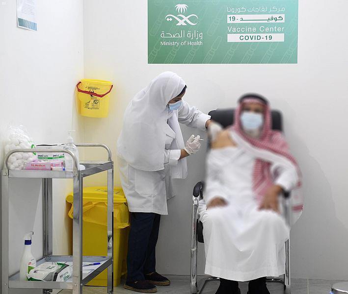 "الصحة": الجرعة الثانية من لقاح كورونا متاحة للفئة العمرية 60 عامًا فأكثر