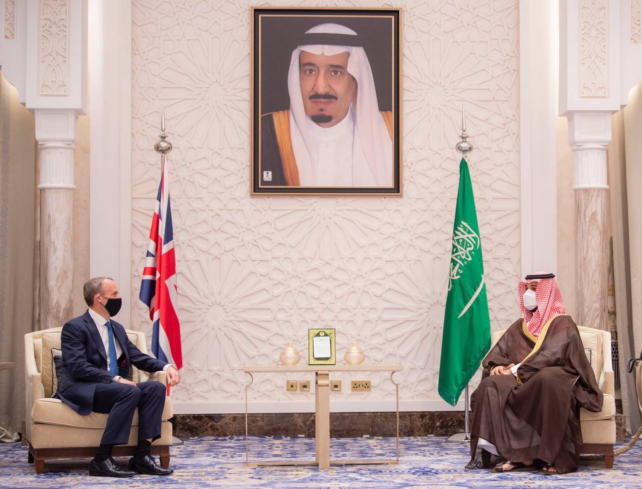 محمد بن سلمان يستقبل وزير الخارجية البريطاني ويبحثان تعزيز التعاون المشترك