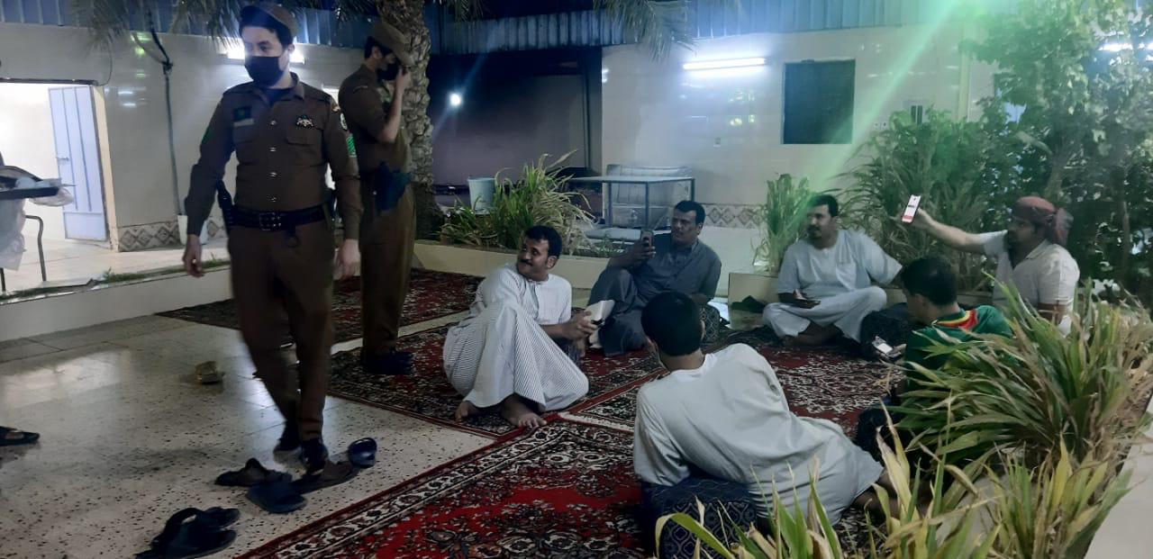 شرورة.. مخالفة 7 محلات تجارية لعدم تطبيق الإجراءات الاحترازية
