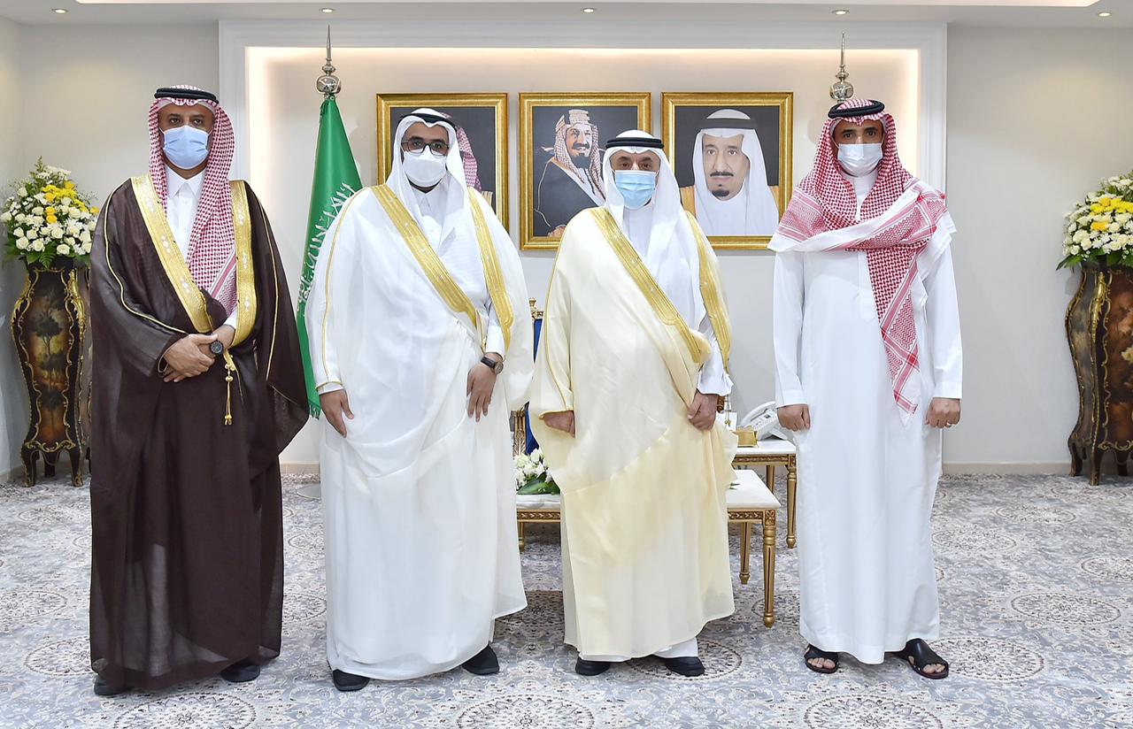 أمير نجران يستقبل المدير العام لتعليم المنطقة
