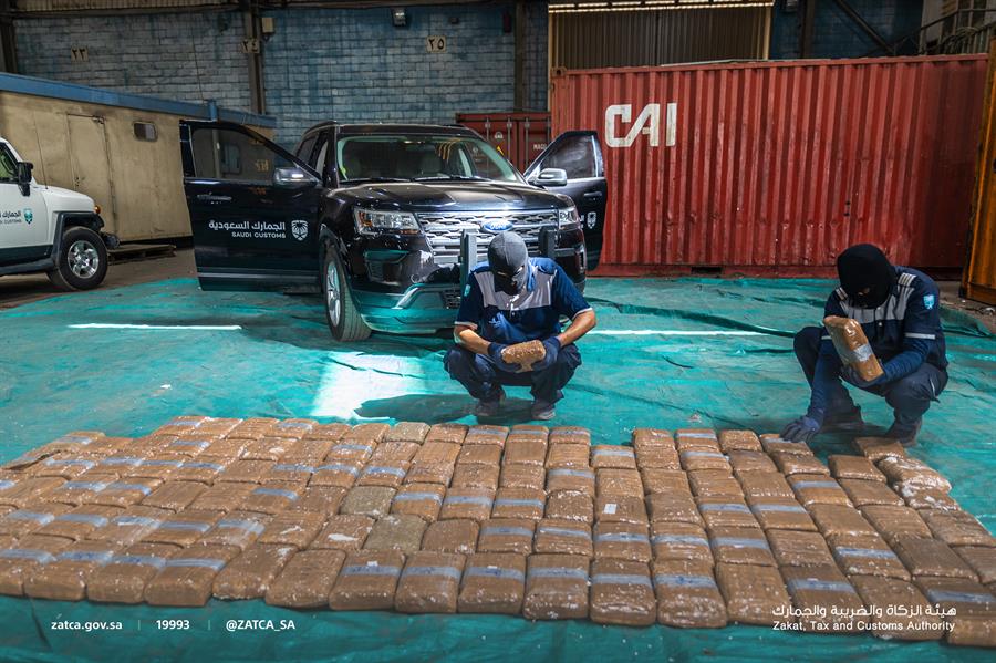 إحباط تهريب 1.6 مليون حبة "كبتاجون" مخبأة في شاحنة قادمة عبر ميناء جدة