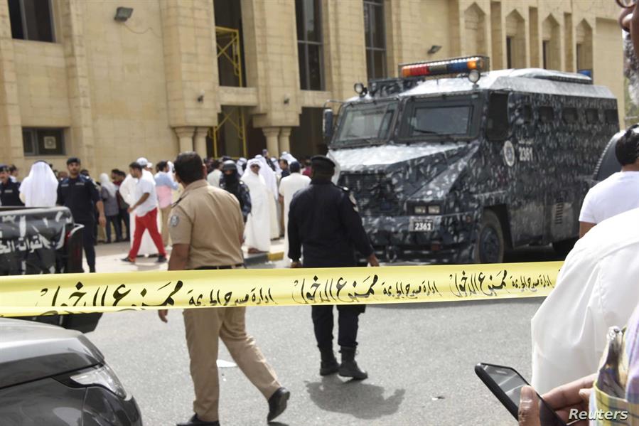 جريمة مروعة تهز الكويت.. شاب ينحر شقيقته بعد استغاثتها بالشرطة لإنقاذ حياتها