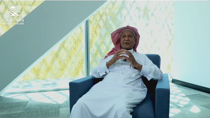 تعرف على العم " علي اليامي " عمل مع ٢٢ وزيراً للصحة (فيديو)