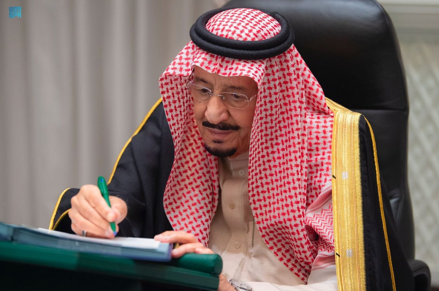 “الوزراء” يعقد جلسته عبر الاتصال المرئي ويتخذ عدداً من القرارات