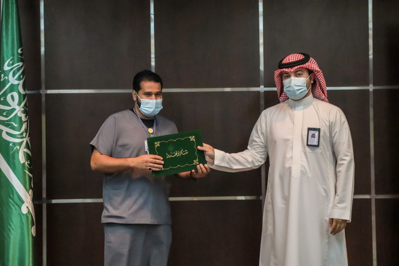 صحة بيشة: تخريج 12 متدرباً ومتدربة لبرنامج تأهيل التمريض للرعاية الحرجة