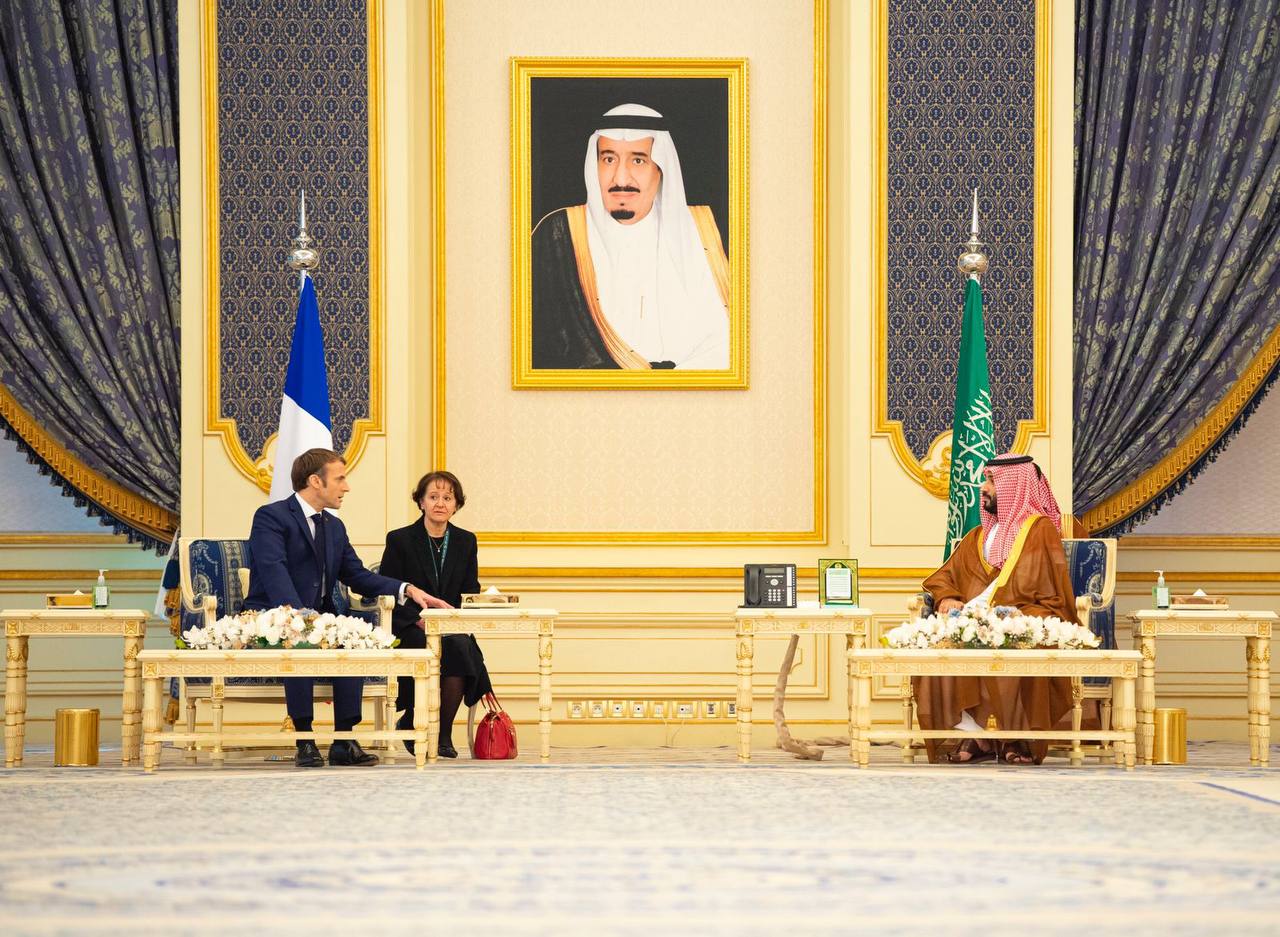 محمد بن سلمان وماكرون يستعرضان العلاقات الثنائية