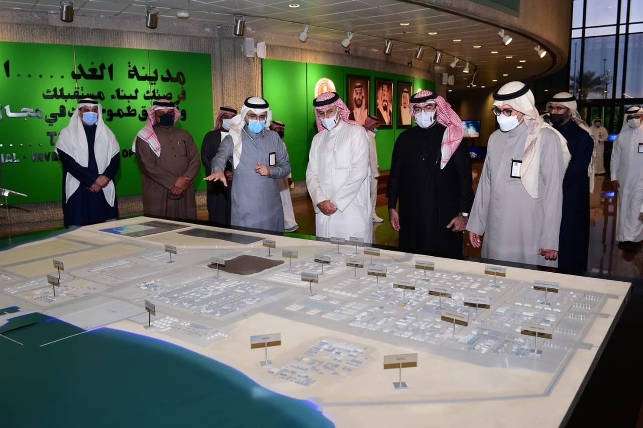 وزير الصناعة والتجارة والسياحة لمملكة البحرين الشقيقة يزور الصناعات الوطنية بمدينة الجبيل الصناعية