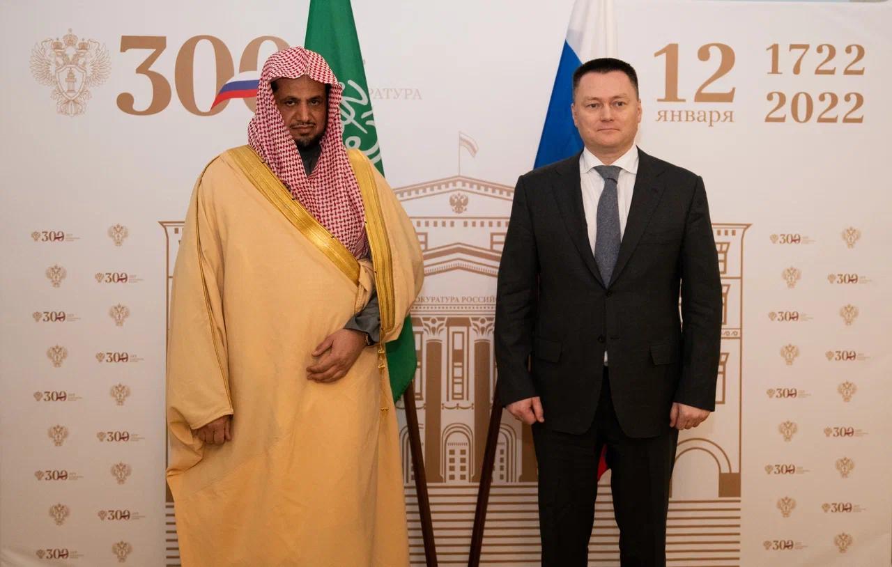 معالي النائب العام يلتقي نظيره الروسي في موسكو