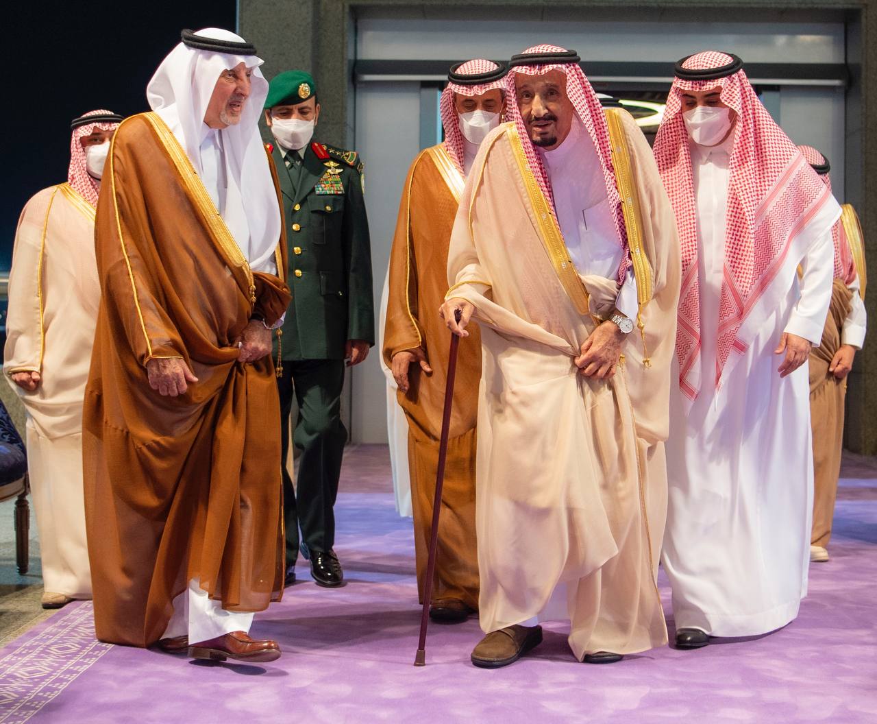 وصول خادم الحرمين الشريفين إلى جدة