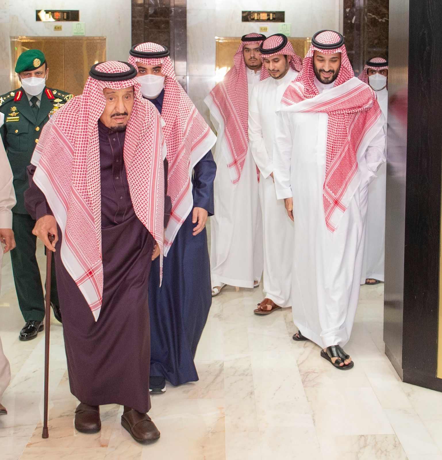 خادم الحرمين الشريفين يغادر المستشفى - خبر عاجل