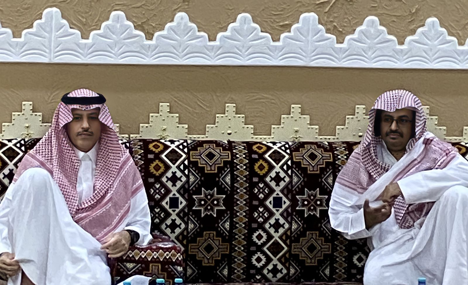 محافظ تيماء يعزي أبناء خلف العنزي