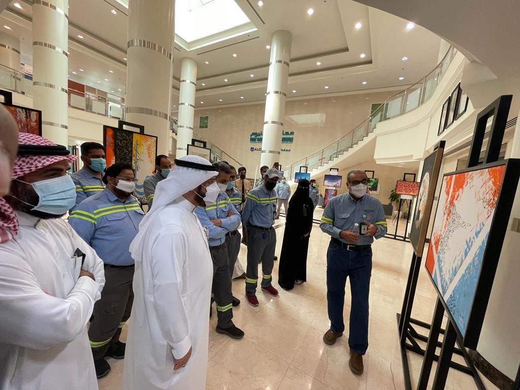 معادن تنظم معرض الرسم والتصوير الأول
