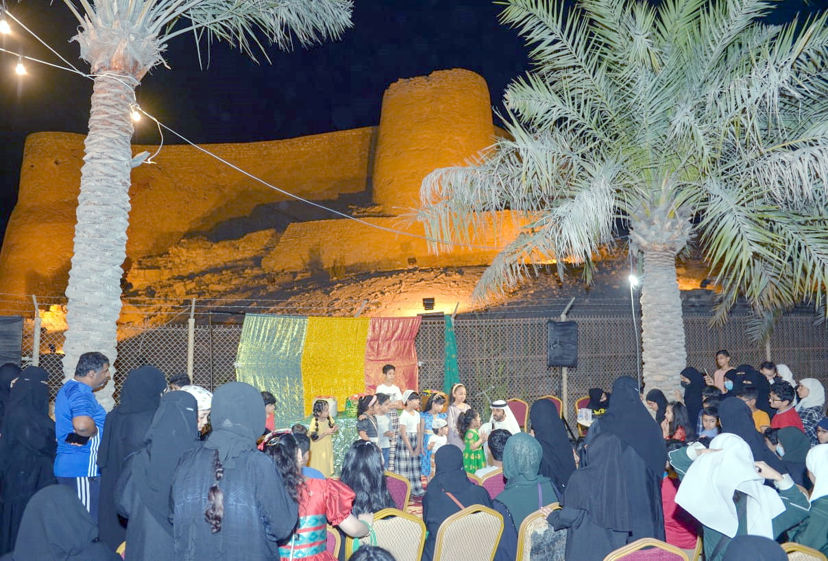 بستان قصر تاروت: فعاليات تراثية و 60 ألف زائر