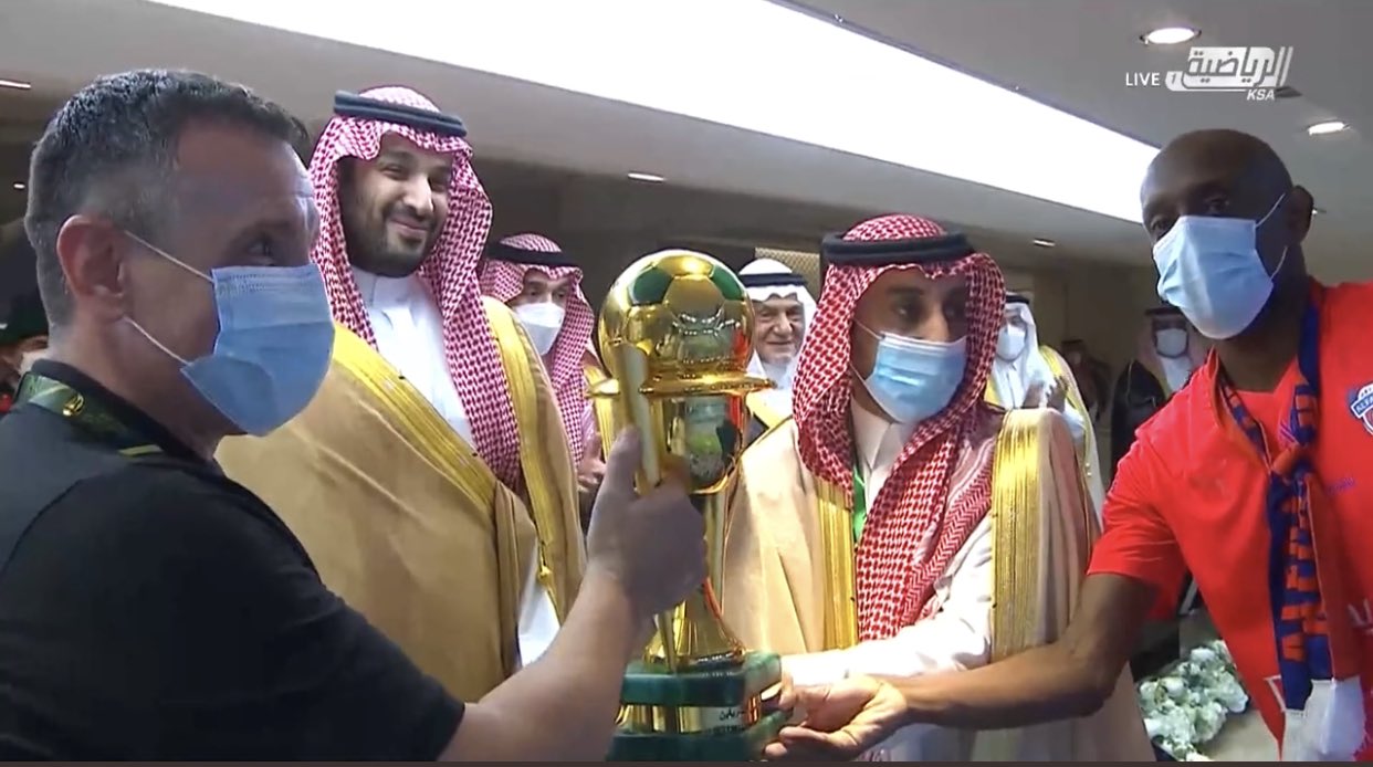 ولي العهد يتوج الفيحاء بكأس الملك