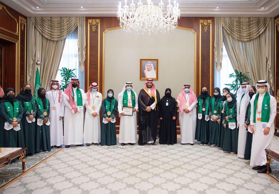 ولي العهد يكرم أبطال آيسف 2022
