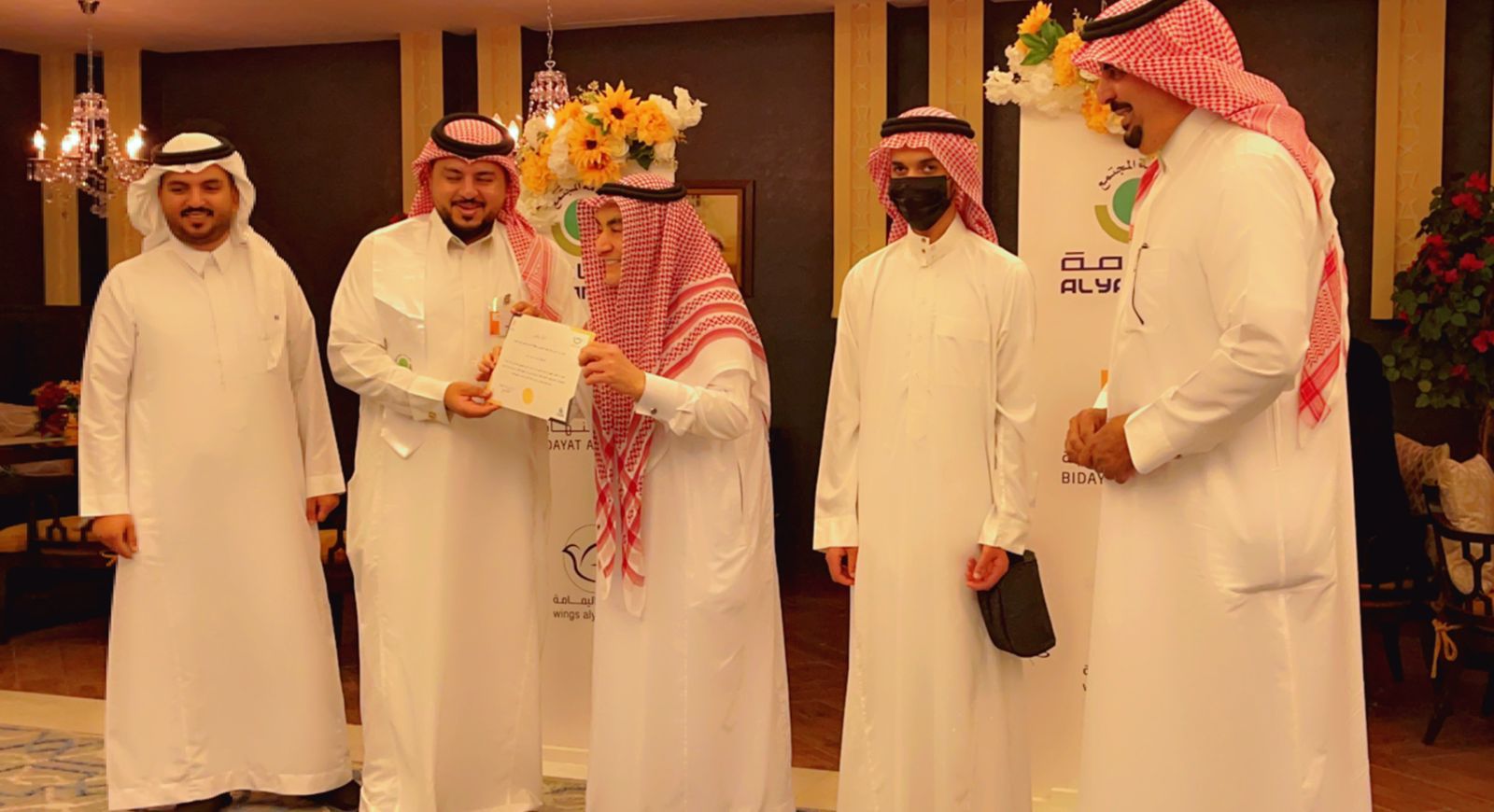 فريق "بداية النهاية " التطوعي يقدم  الاستشارات القانونية والأسرية والنفسية لذوي الإعاقة البصرية