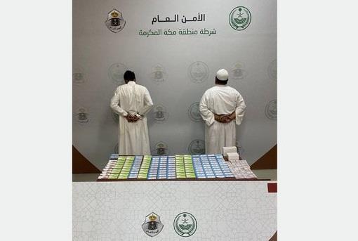 الإطاحة بشخصين انتحلا صفة غير صحيحة واعتديا على مندوب مبيعات
