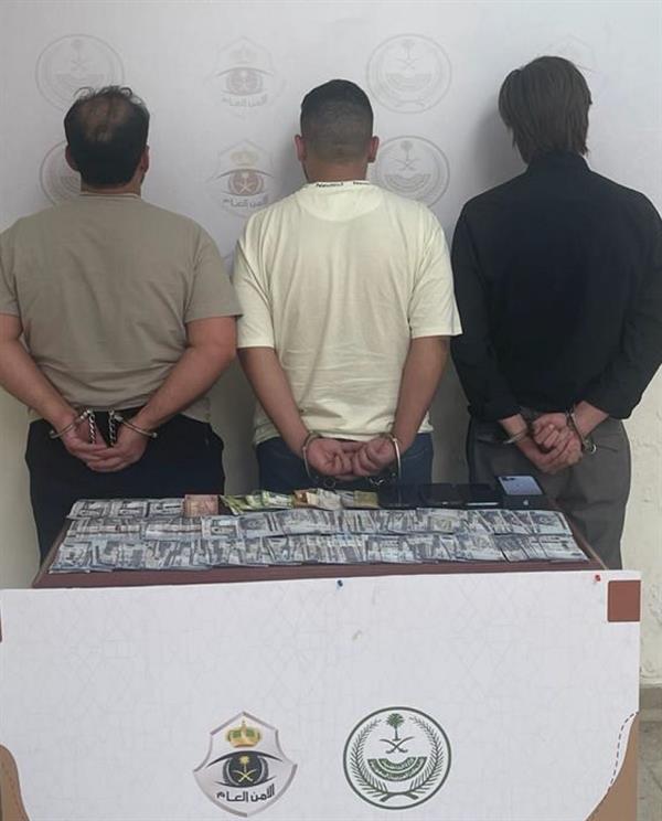 شرطة المدينة المنورة تطيح بـ3 أشخاص سرقوا مبلغا ماليا ومصوغات ذهبية