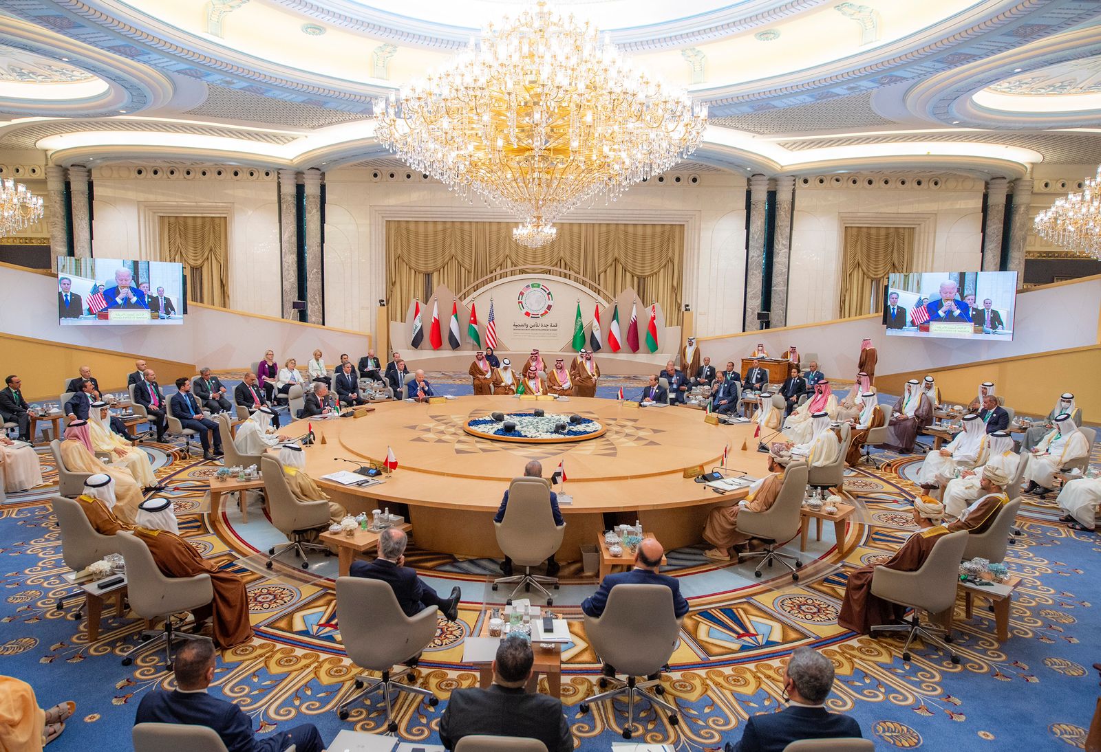 ولي العهد يرأس "قمة جدة للأمن والتنمية"