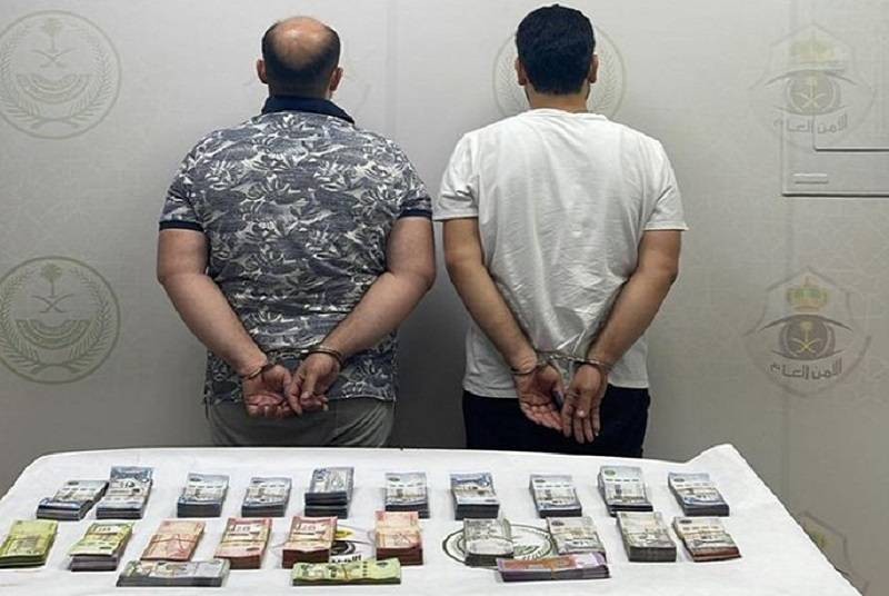 القبض على مقيمَين لجمعهما أموالاً مجهولة وتحويلها للخارج بطرق غير مشروعة