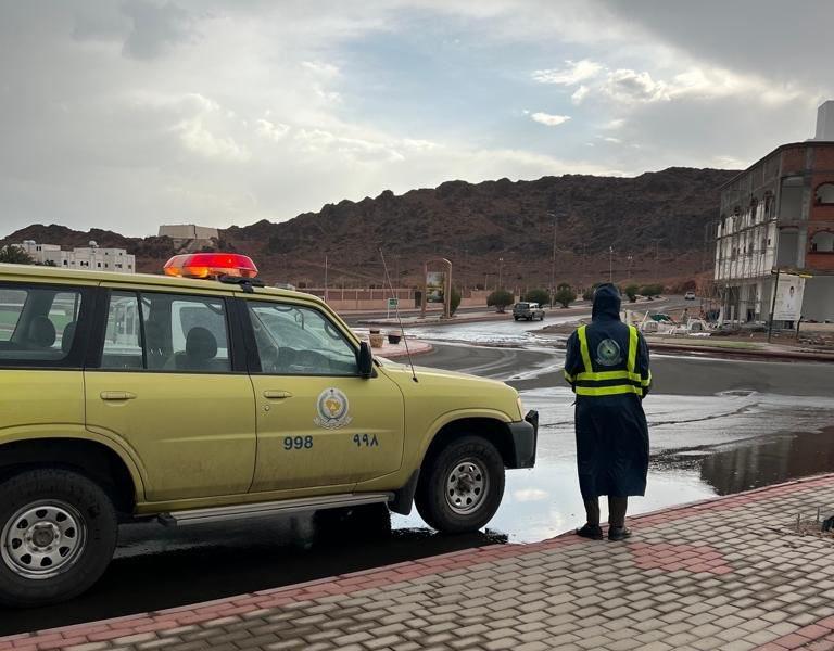 "الدفاع المدني" يدعو للحيطة والحذر لتوقعات باستمرار الأمطار على معظم المناطق حتى الأحد المقبل