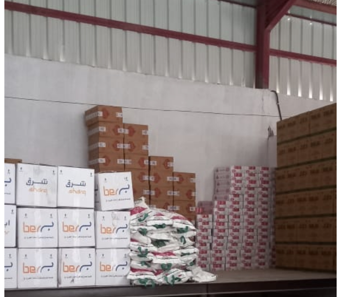 جمعية البر الخيرية بعمائر بن صنعاء توزع ٥٠٠ سلة غذائية على الأسر المستفيدة