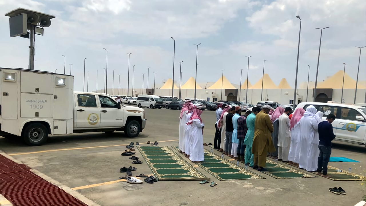 "الأمر بالمعروف" بمدينة الباحة تفعّل المصلى المتنقل في المجمع الأكاديمي للبنات.