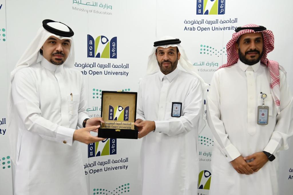 95 منحة جامعية لأبناء الأسر الأشد احتياجا في إدارة الأعمال والحاسب الآلي