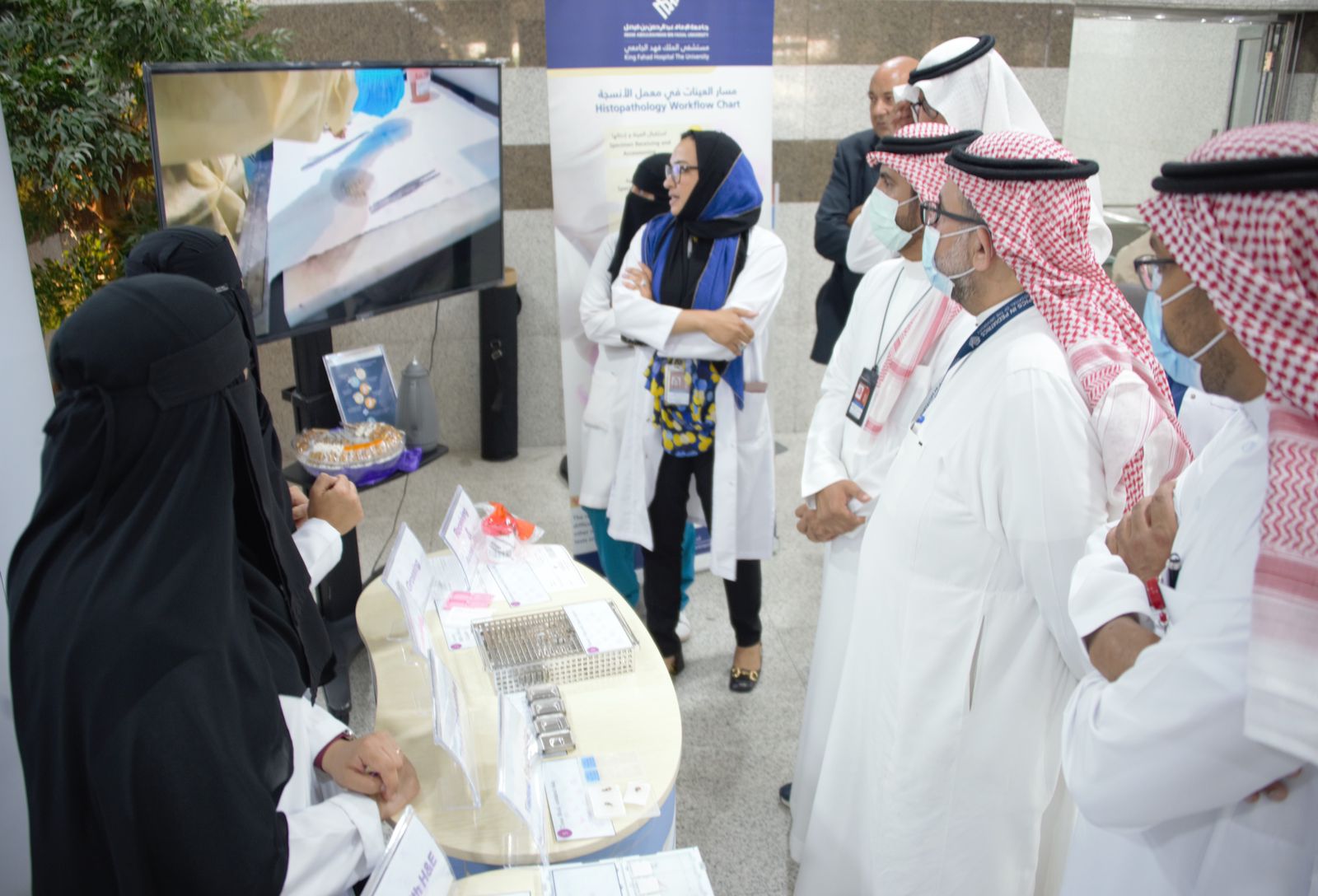 المختبرات الطبية بمستشفى الملك فهد الجامعي بالخبر تفعّل " يوم المختبرات العالمي "