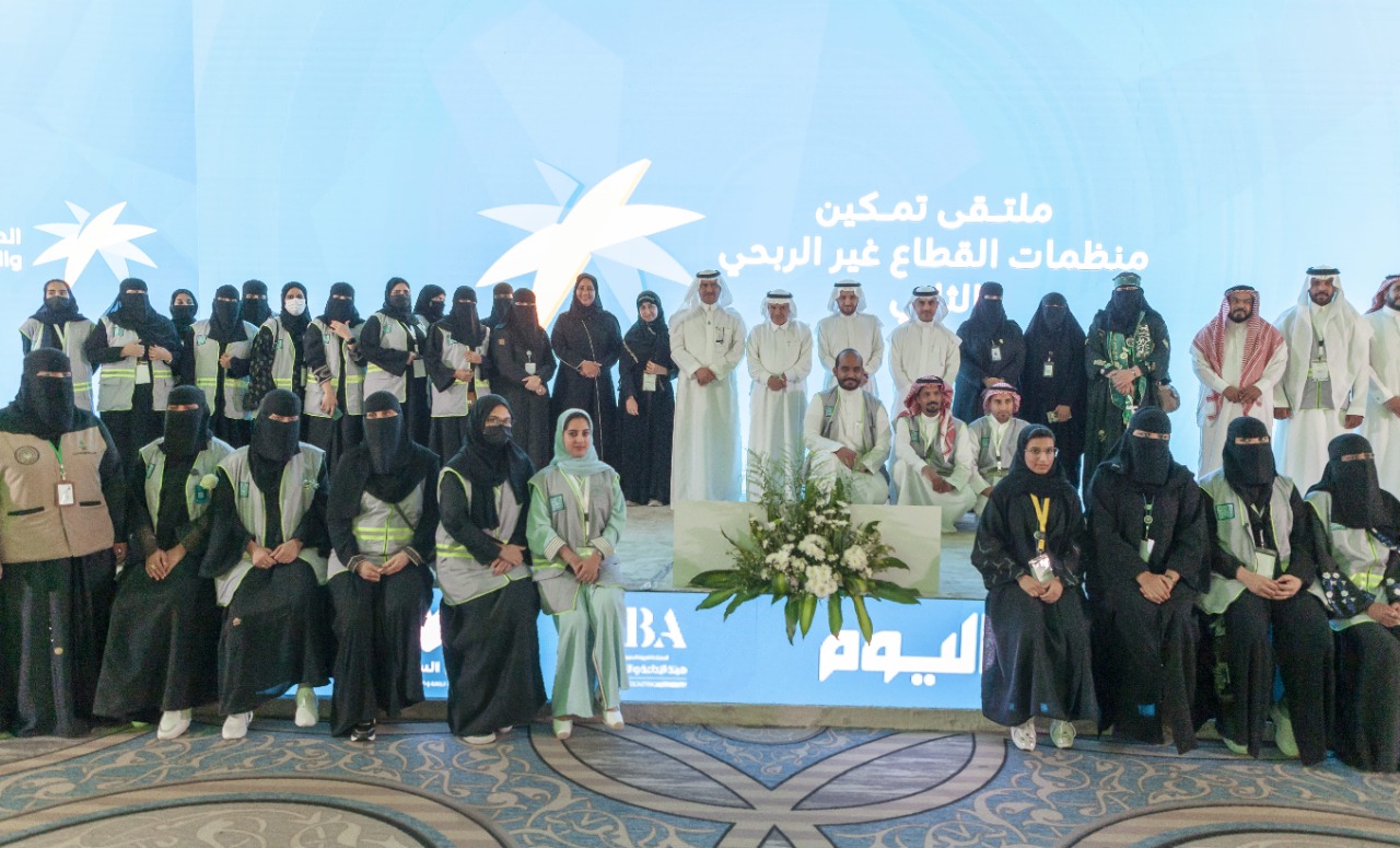 "الحميزي" تكرم 60 متطوعا قدموا 480 ساعة تطوعية بتمكين2