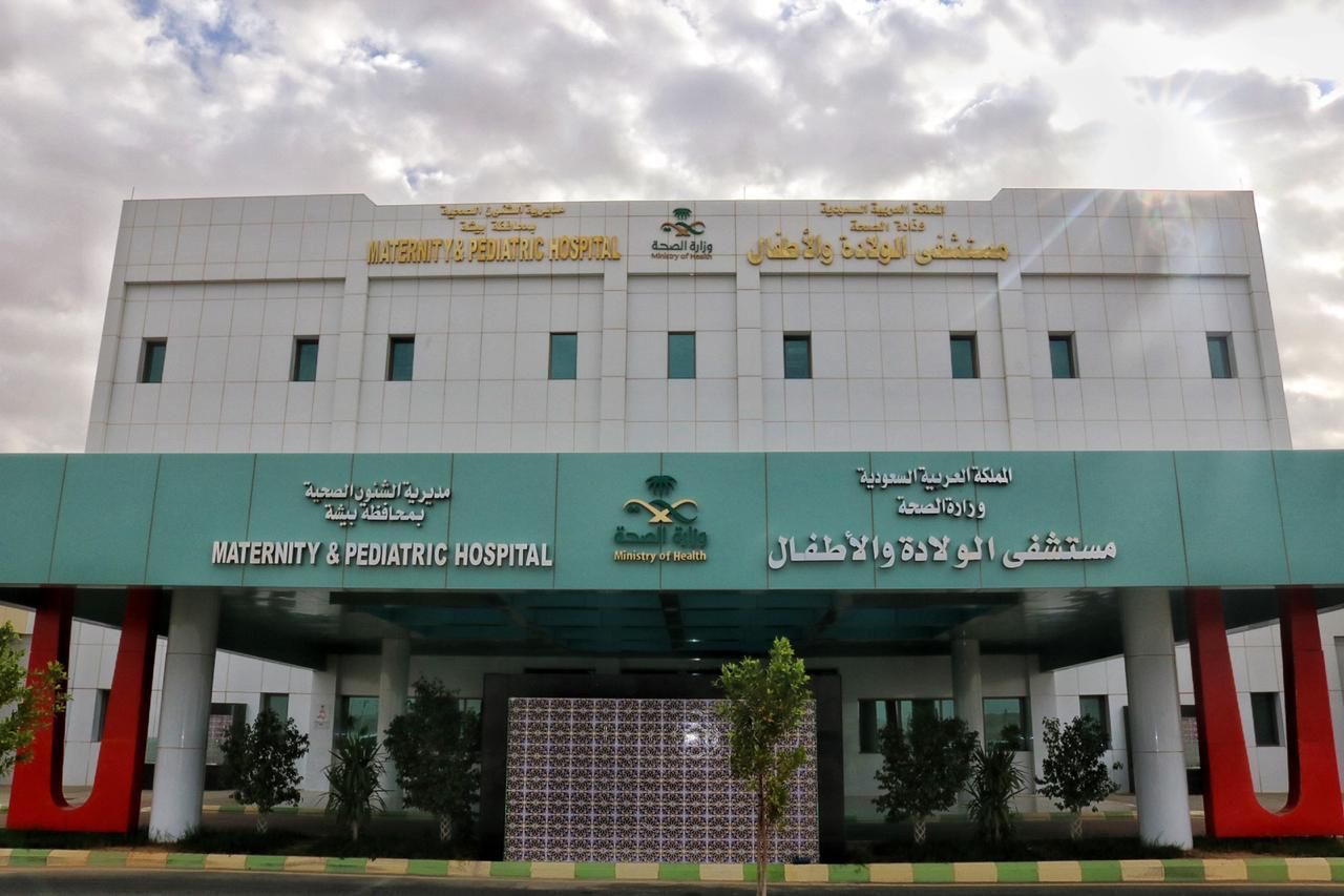 بيشة .. فريق طبي بمستشفى الولادة والأطفال ينجح في إنهاء معاناة طفلة من تداخل في الأمعاء