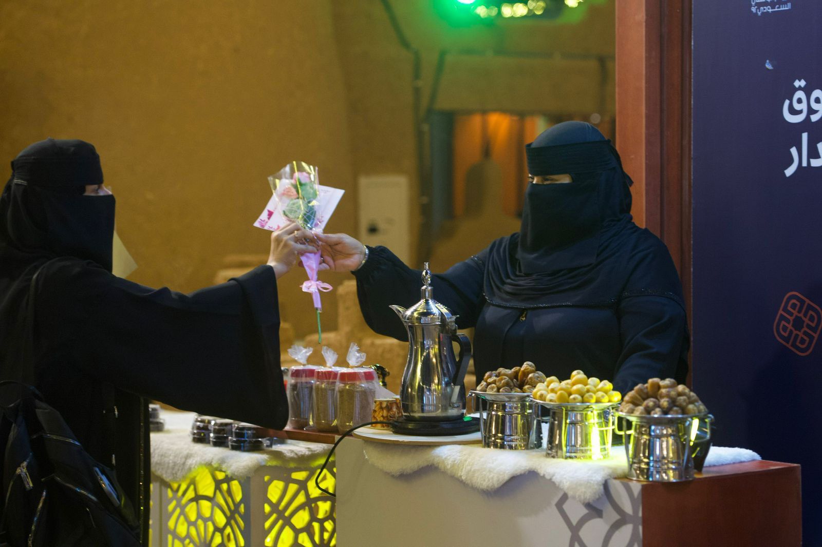 صحة حائل تواصل حملتها التوعوية للكشف المبكر عن سرطان الثدي