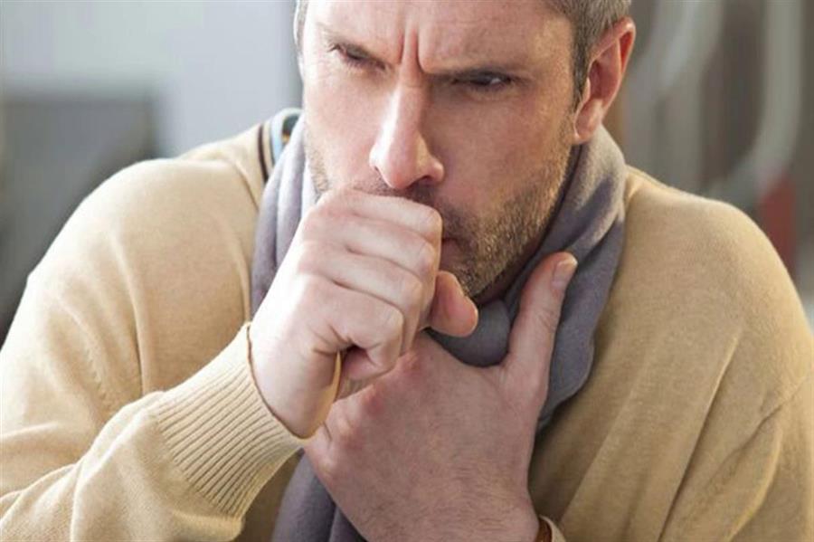 استشاري يوضح أسباب السعال الجاف وكيفية علاجه منزليًا