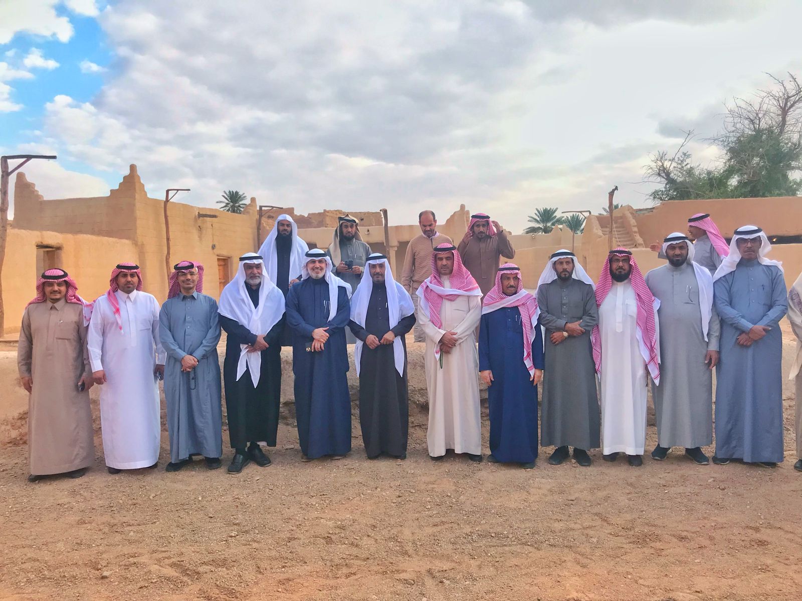 وفد من أدبي حائل يزور المعالم التاريخية والسياحية في محافظة الغزالة