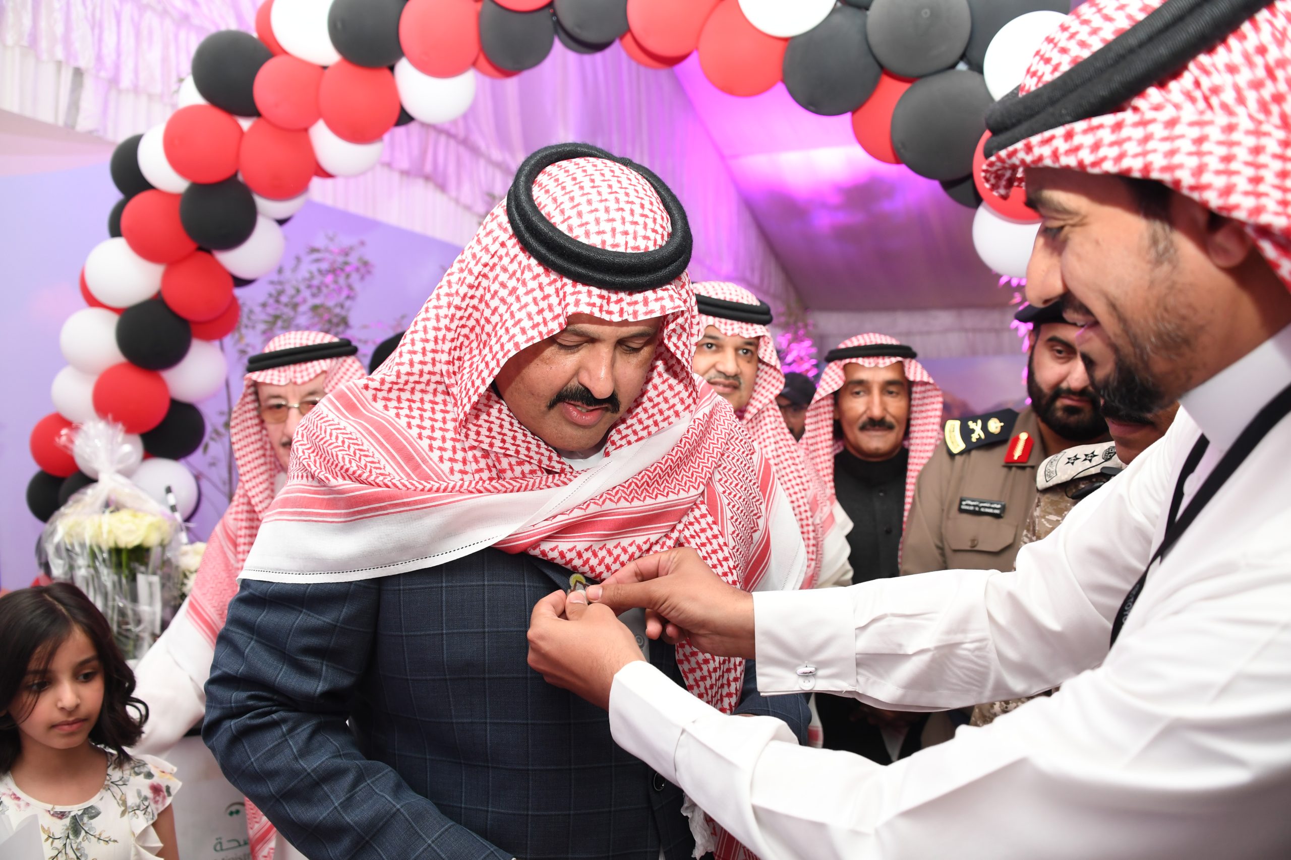 أمير حائل  يزور مخيم صحة المنطقة ويشيد “برالي تعزيز الصحة”
