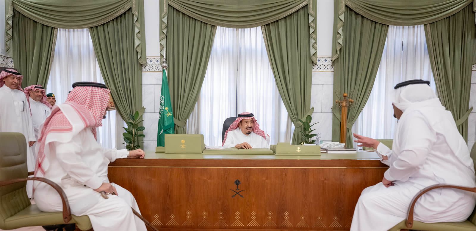 بالفيديو.. خادم الحرمين يزور مقر إمارة منطقة الرياض وقصر المصمك
