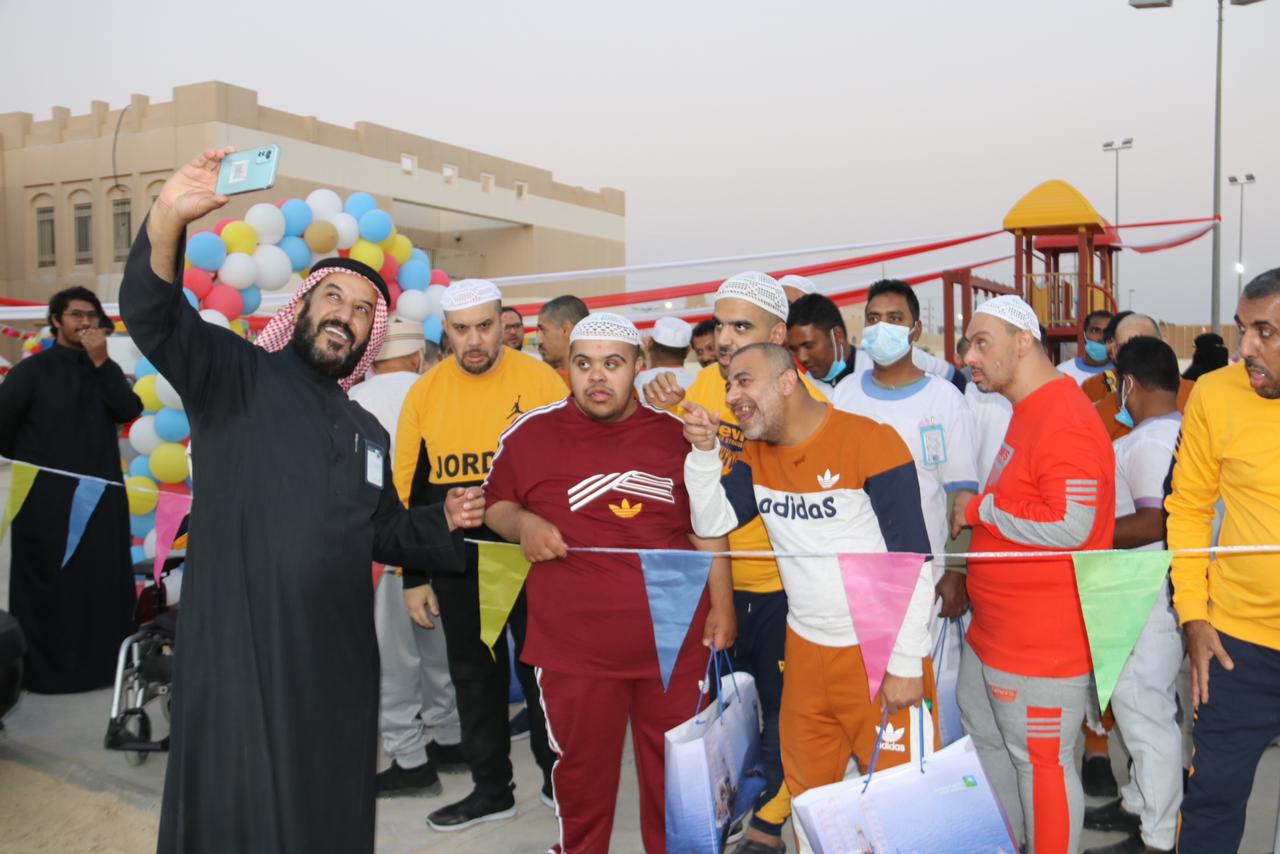 مستفيدي مركز التأهيل الشامل بالأحساء في مهرجان السعادة للاشخاص ذوي الإعاقه ٢
