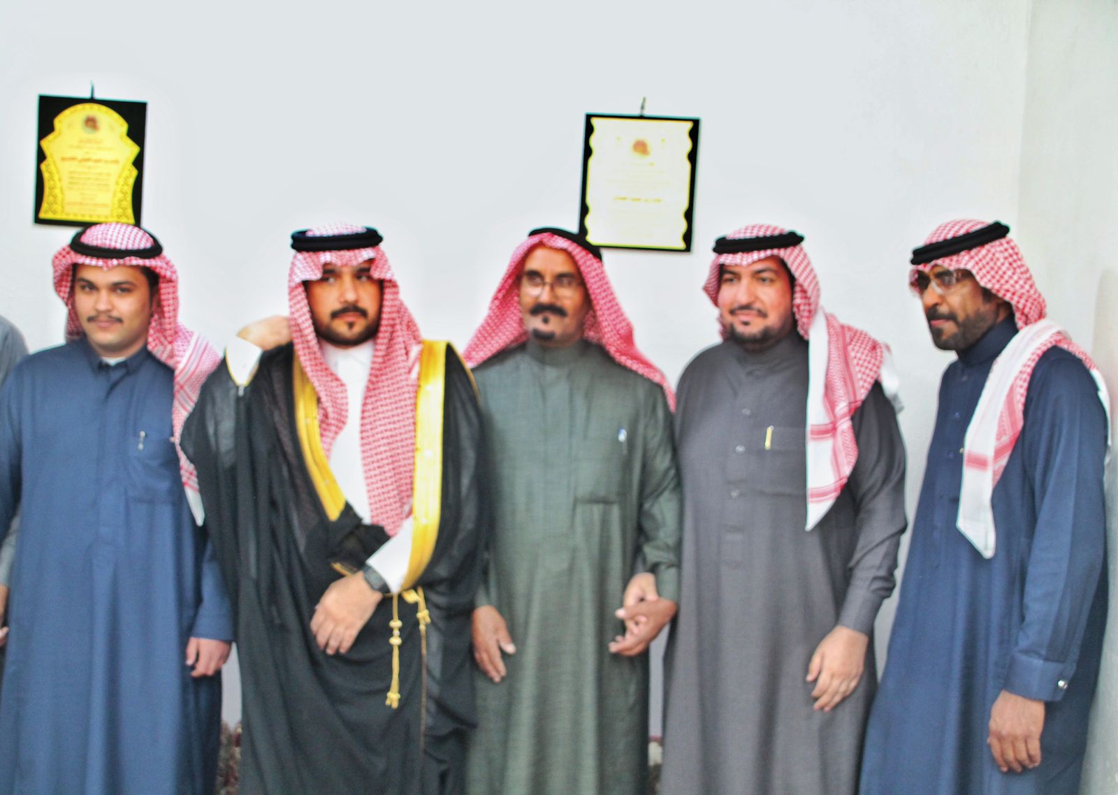 الشيخ منصور الغيثي يكرّم المتميزين وأصحاب المواقف الإنسانية