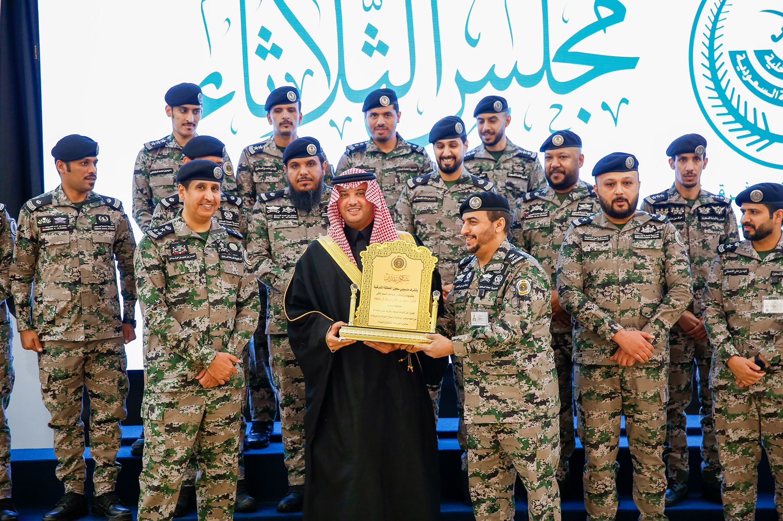 محافظ الأحساء يلتقي منسوبي إدارة سجن المحافظة