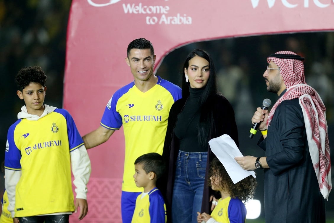 النصر يقدم  "رونالدو" من خلال كرنفال "عالمي"