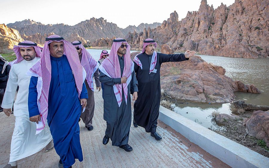 نائب أمير حائل يقف على جاهزية السدود في المنطقة .